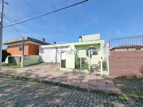 Casa plana 3 dormitórios no bairro Cinquentenário