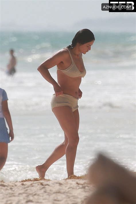 Michelle Rodriguez Sexy Seen Having A Wardrobe Malfunction And Flaunting Her Ass On The Beach