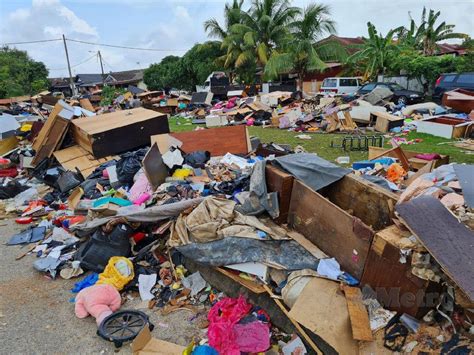 Gambar Sisa Domestik Di Kawasan Perumahan Laylahtarobridges