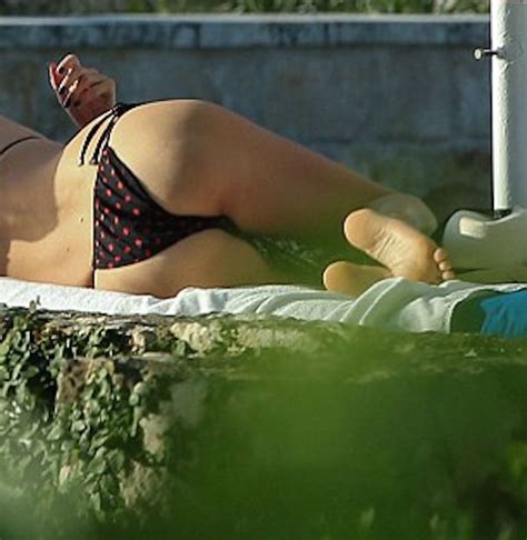 Heidi Klum Is Old And Weathered And Amazing In A Bikini Of The Day Drunkenstepfather