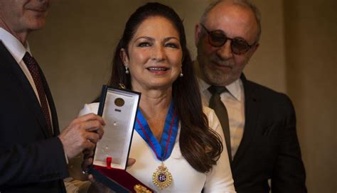 Gloria Estefan Recibi En Espa A La Medalla De Oro Al M Rito De Las