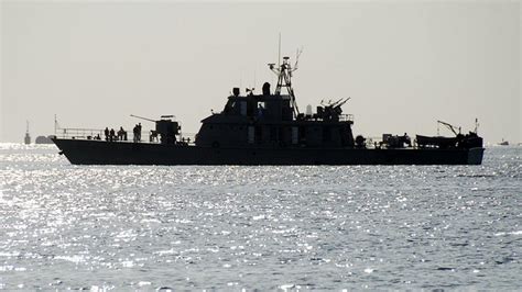 Iran sends warships to Oman amid Gulf tensions — RT World News