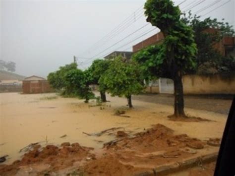 Brasil Suman 21 Los Muertos Por Las Lluvias Torrenciales En Espíritu