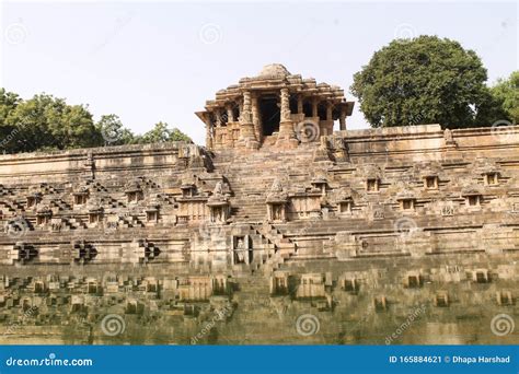 Modhera Sun Temple stock image. Image of green, dedicated - 165884621