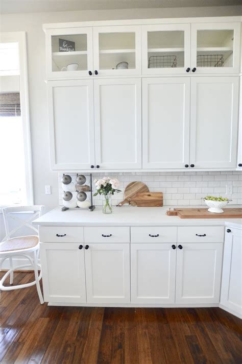 White farmhouse kitchen | White farmhouse kitchens, Kitchen design, Kitchen