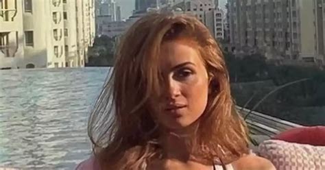Maisie Smith Labelled Stunning As She Flaunts Impressive Abs In Bikini Snap United Kingdom