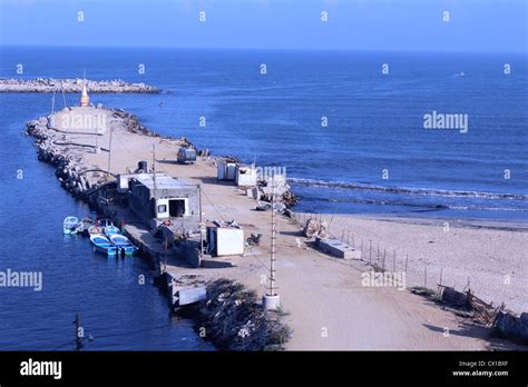 Boats gaza sea port net gulf water fishing sea hi-res stock photography ...