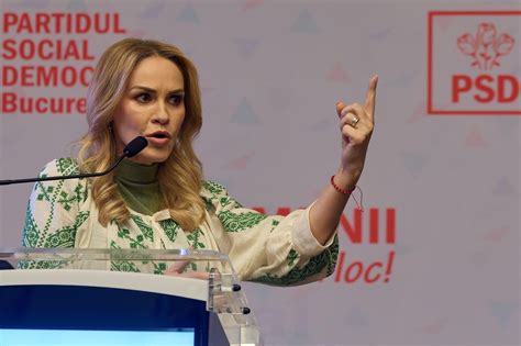 Gabriela Firea l a depășit pe Nicușor Dan cu un singur procent