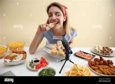 Popular Food Vlog Hi Res Stock Photography And Images Alamy