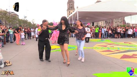 Asi Se Baila Cumbia En El Zocalo De Cdmx Con Sonido Nataly La Mujer