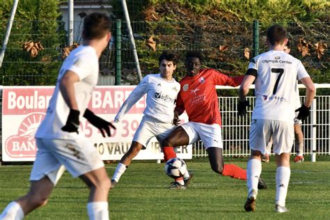 Football Régional 1 La Rochelle Remporte Le Derby Maritime Sur La Pelouse De Royan Vaux 0 2