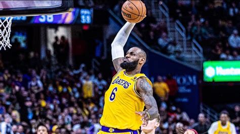 LeBron James firma extensión millonaria con Lakers y es el jugador que