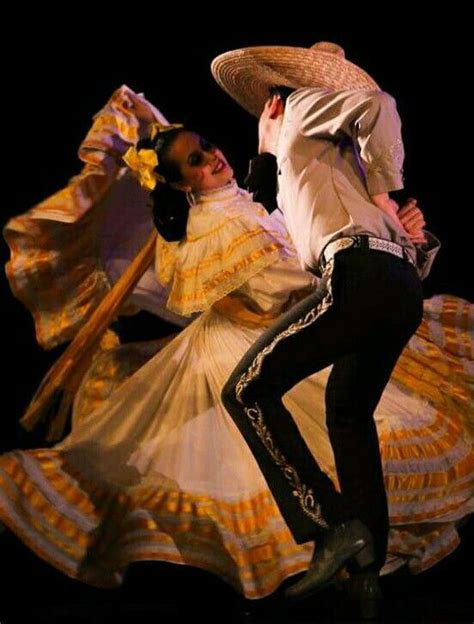 Beautiful Folklorico Couple Folklorico Dresses Ballet Folklorico