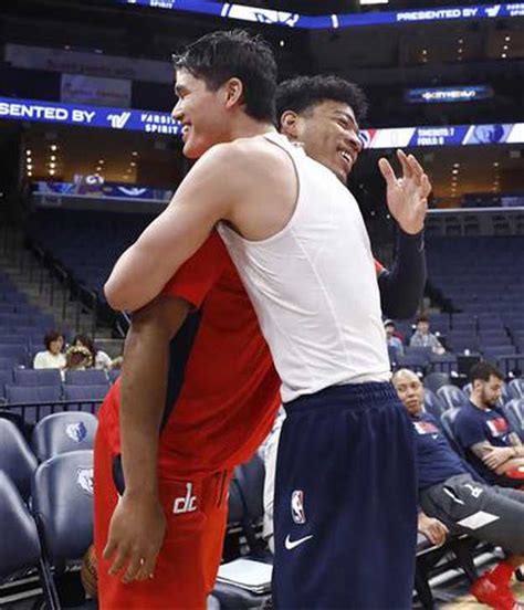 八村塁vs渡辺雄太、nbaで初の日本人対決実現 八村8試合連続2桁得点もウィザーズは4連敗 サンスポ