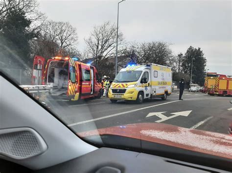 Dijon Accident Boulevard De L Ouest Trois Bless S Et Circulation