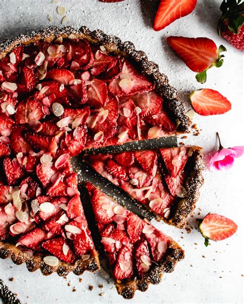 Strawberry Almond Tart Vegan And Gluten Free The Delicious Plate