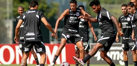 Ap S Problemas Corinthians Volta A Evoluir No Sistema Defensivo