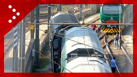 Milano Deraglia Treno Vicino La Stazione Cadorna Carrozza Esce Dai