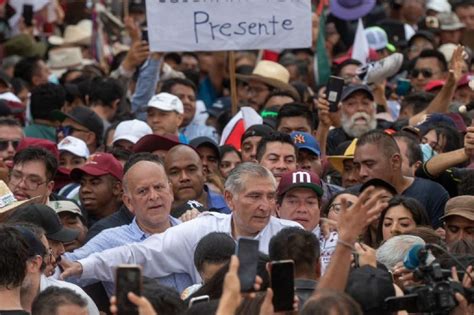 Amlo Llega Al Zócalo Después De Seis Horas De Marcha Video Proceso