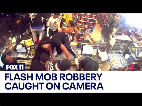 Watch Video Shows Flash Mob Looting Harbor Gateway 7 Eleven Store