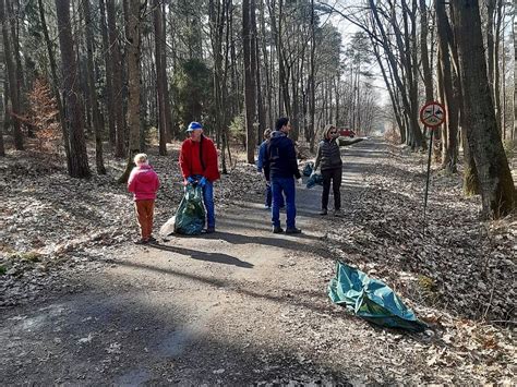 Sprzątali lasy w gminie Zawadzkie Było w nich mnóstwo śmieci