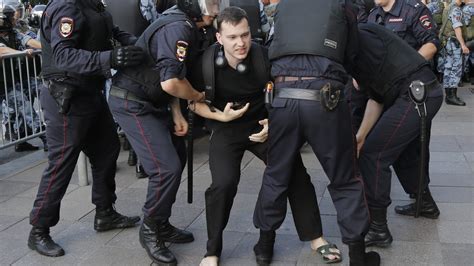 Flipboard Hundreds Arrested At Moscow Protest