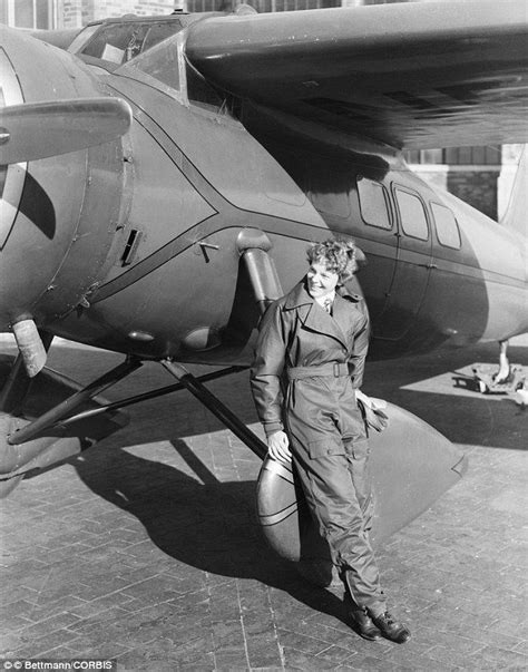 What a woman! Amelia Earhart with her Lockheed Vega 5B | Amelia earhart ...