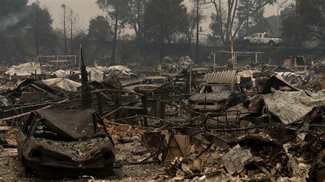 Destrucción Y Cenizas Deja En Santa Rosa Un Voraz Incendio Que Se