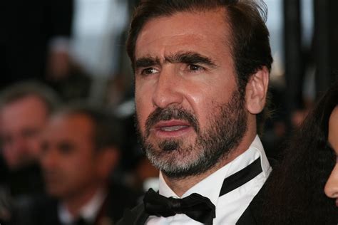 Why Did Eric Cantona Kick A Fan? (And How Sir Alex Reacted) | First Print Football