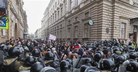 Massenproteste in Russland Kreml nennt Nawalny Unterstützer