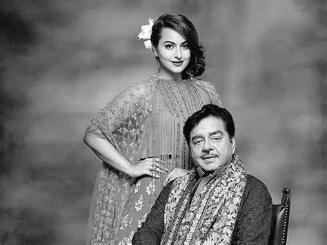 Sonakshi Sinha wishes Shatrughan Sinha in the cutest way! | Filmfare.com