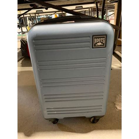 Roots Carry On Hardshell Rolling Luggage Handle Broken As Seen In Photos