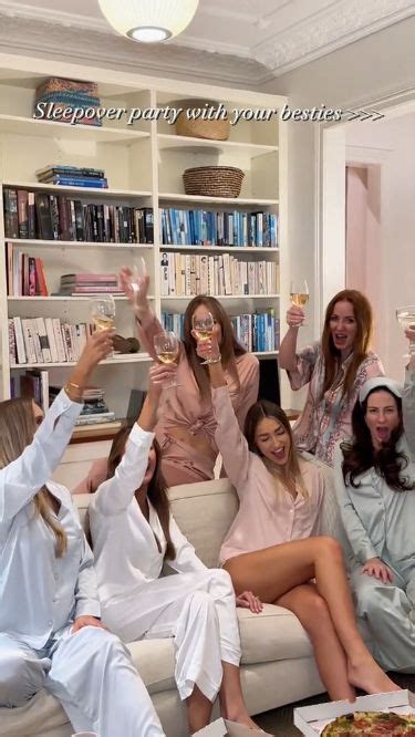 Pj Party With Your Besties 😜👯‍♀️🍕