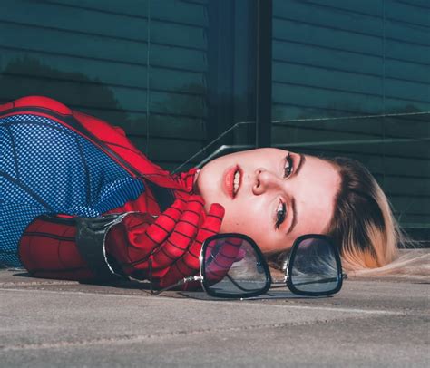 Косплей Человека-паука из Marvel's Spider-Man
