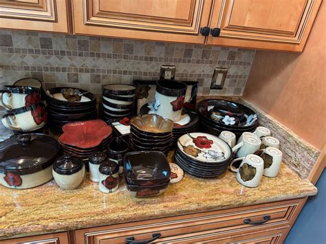 Lot 47 Pfaltzgraf Painted Poppies Dinnerware Movin On Estate Sales