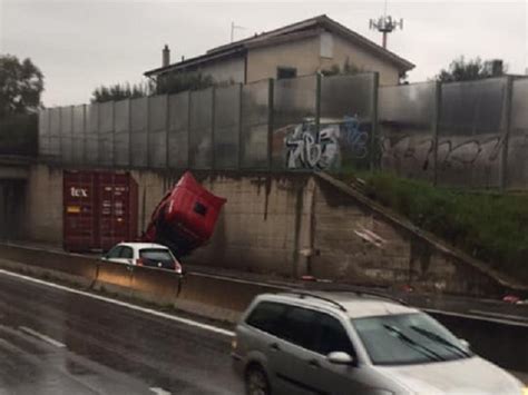 Aprilia Incidente Sulla Pontina Strada Chiusa In Direzione Roma