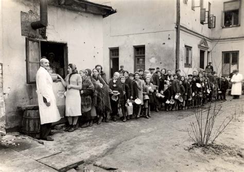 The Hunger Disease Study In The Warsaw Ghetto Didusch Museum