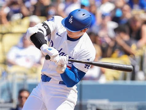 大谷翔平が第4打席に死球 ロバーツ監督「骨に異常はなかった。彼は大丈夫」テーピング施し帰宅 Mlb 日刊スポーツ