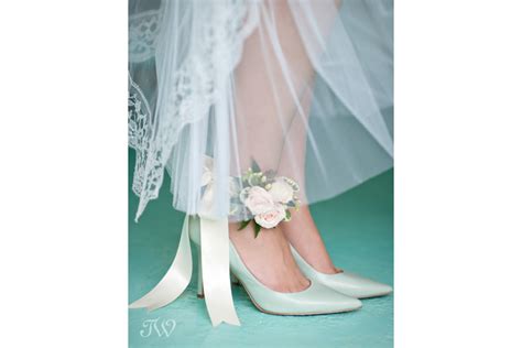 Wedding corsages for shoe week - Tara Whittaker Photography