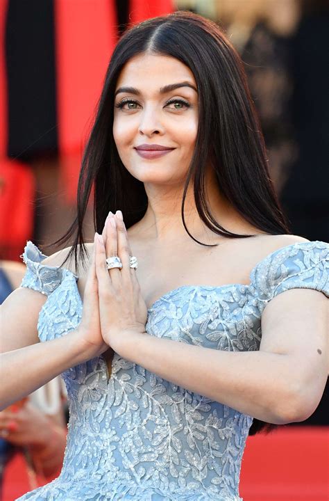 cannes  aishwarya rai channels   cinderella  glorious