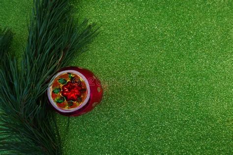 Fondo De Navidad Verde Con Rama De Abeto Y Bolas De Navidad Y Juguetes