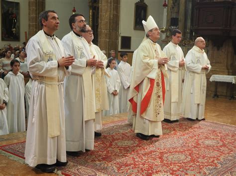 El Bisbe Auxiliar De Barcelona Mons Javier Vilanova Presideix La Festa