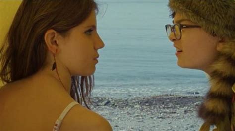 Pendientes De Escarabajo De Suzy Bishop Kara Hayward En Moonrise Kingdom Spotern