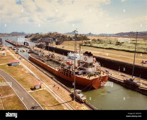 Ships Crossing Miraflores Hi Res Stock Photography And Images Alamy