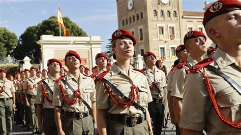 Queen Letizia S Daughter Princess Leonor 17 Wears Cadet Uniform To