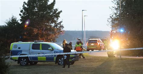 Man Död Efter Misstänkt Skjutning I Botkyrka Hittades I Bil Svt Nyheter