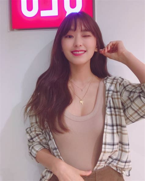 Sistar Bora Showcases Her Perfect Figure In A Low Cut Top Kpop News