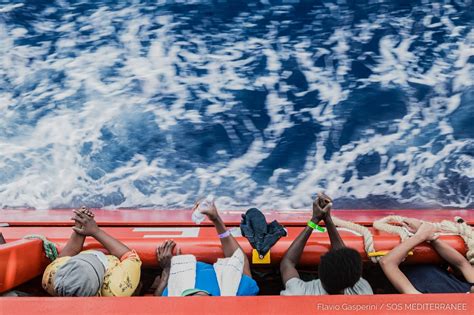 Sbarco A Pozzallo Per I Migranti Salvati Dalla Ocean Viking