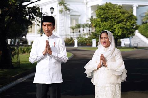 Presiden Jokowi Dan Ibu Negara Iriana Mengucapkan Selamat Idul Fitri