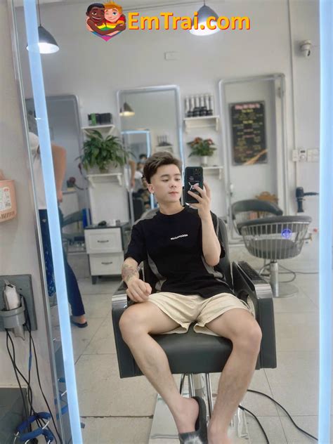 Boy teen dễ thương mới lớn sex dâm cu bự ngoại cỡ biết chiều lòng khách emtrai